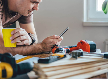 iStock-668039834 - social media phone builder relaxed.jpg